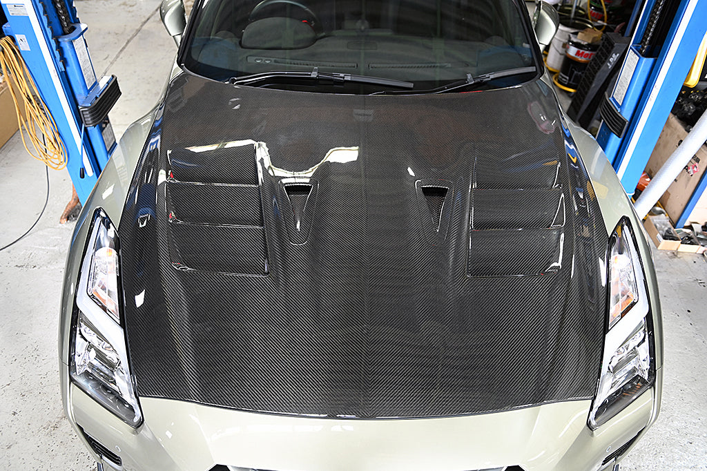 R35 Dry Carbon M17 Aero Bonnet
