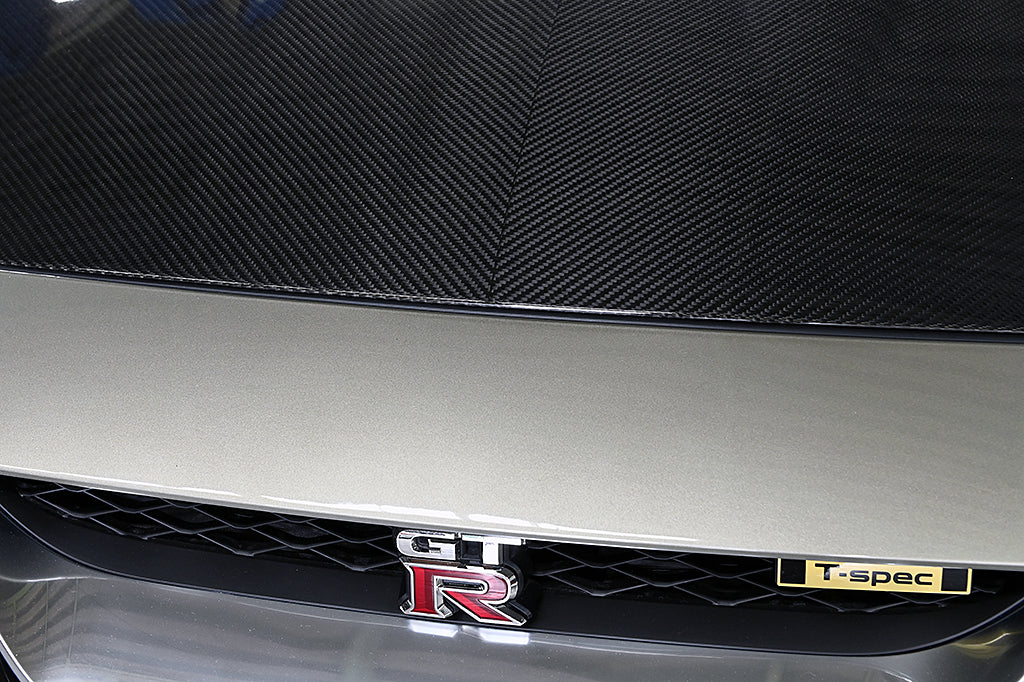 R35 Dry Carbon M17 Aero Bonnet