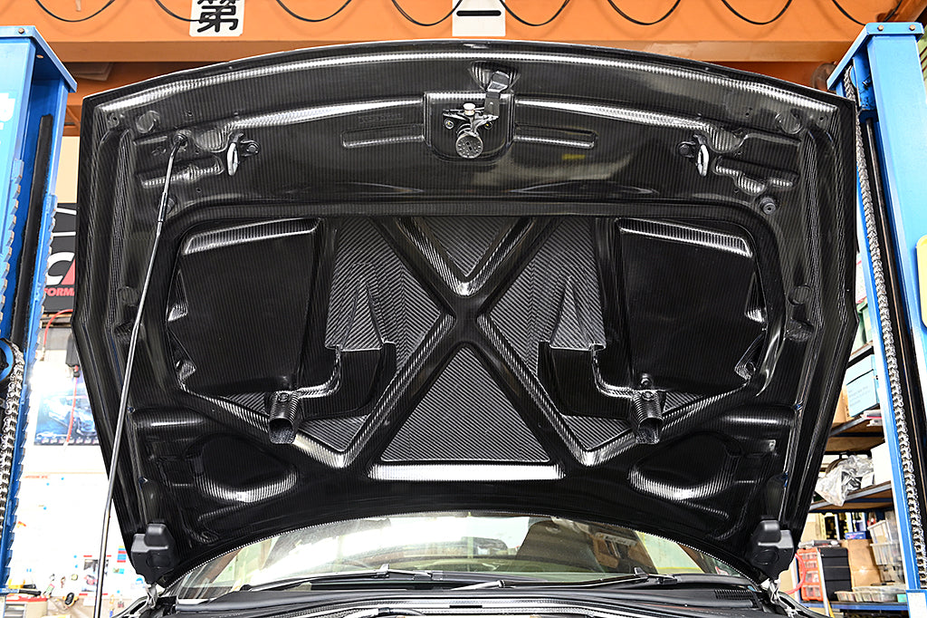 R35 Dry Carbon M17 Aero Bonnet