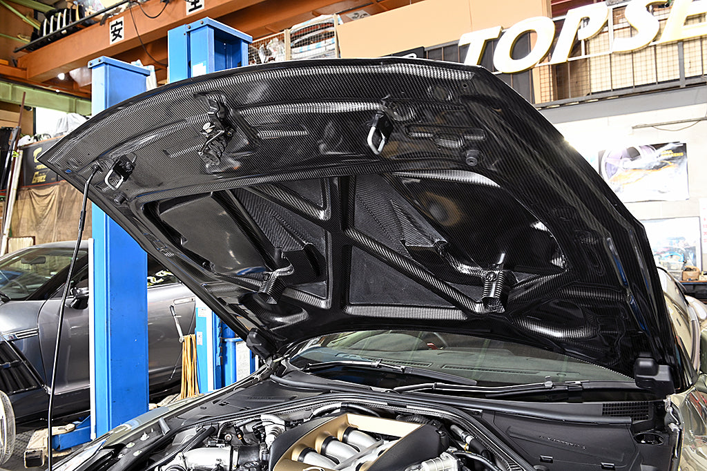 R35 Dry Carbon M17 Aero Bonnet