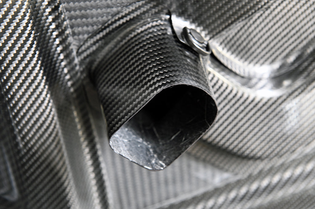 R35 Dry Carbon M17 Aero Bonnet