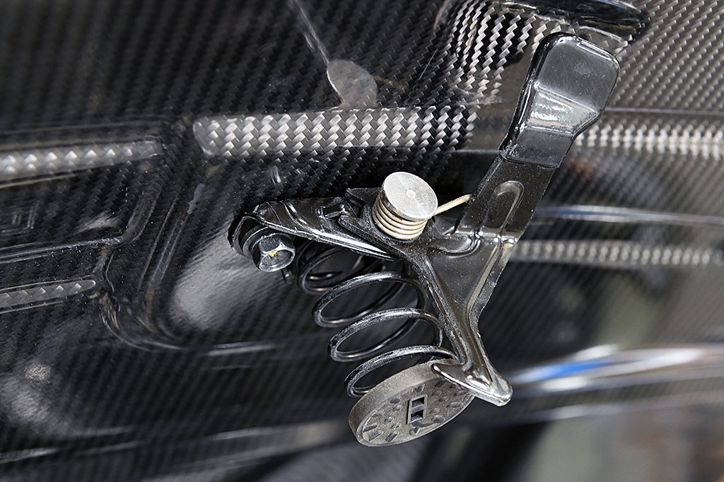 R35 Dry Carbon M17 Aero Bonnet
